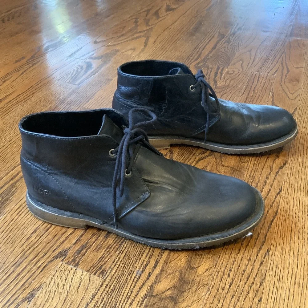 UGG Leighton Mens Size 11 Black Crinkled‎ Leather Chukka Ankle Boots Shoes